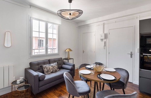 Dinan - Saint-Malo Apartment | Le Carré Sainte-Anne - Appt centre historique