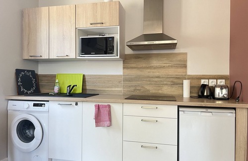 Arenes Romaines - Saint-Martin-du-Touch Apartment | Le Catalan - Cozy Studio, air-conditioned with Parking
