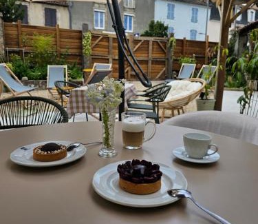 Bellac Hotel | Le central by santat !