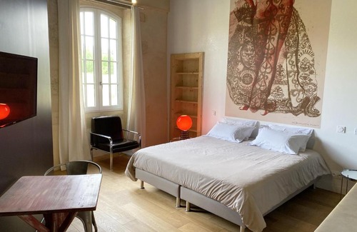 Saint-Jean-le-Comtal Bed & Breakfast | Le Château de Camille