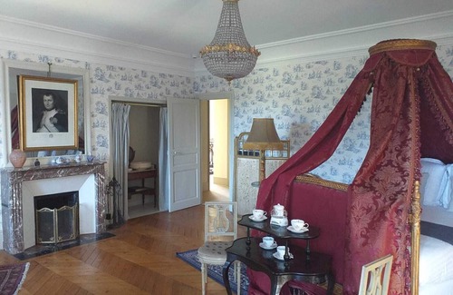 La Ferte-Frenel Hotel | Le Château des Rêves
