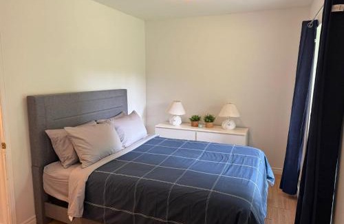 St-Adolphe-d'Howard Ski Chalet | Le Chalet Blanc, bord de lac & spa
