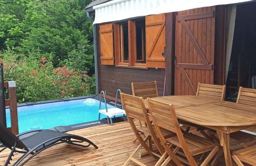 Plantades Ski Chalet | Le Chalet du lac avec spa et piscine privés pour le printemps et l'été et poêle à bois réconfortant en hiver
