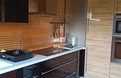 Plantades Ski Chalet | Le Chalet du lac avec spa et piscine privés pour le printemps et l'été et poêle à bois réconfortant en hiver