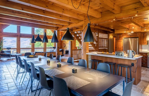 Jewett Ski Chalet | Le Chalet: Modern Design, Mountain views, Chef's Kitchen, Sauna & Hot Tub