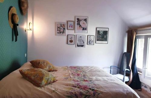 Saint-Vaast-la-Hougue House | Le chambre du Clos Giot