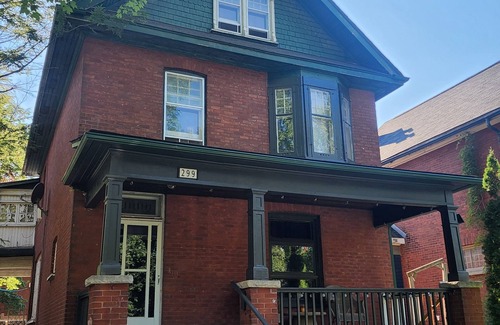 Peterborough Apartment | Le Chanelle Suite, ELEGANT, ARTISTIC apartment