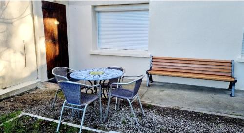 Flourens Apartment | Le Charmant T3 avec Jardin Privé