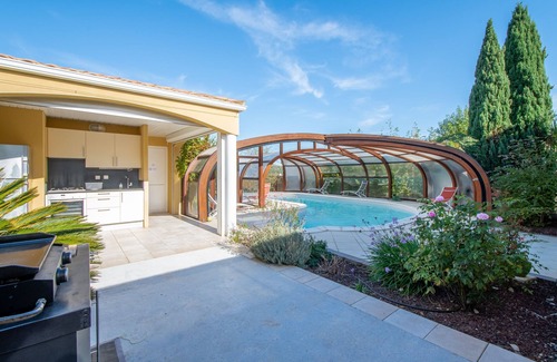 Montpeyroux House | Le Chemin des Faysses - Vue montagne et piscine