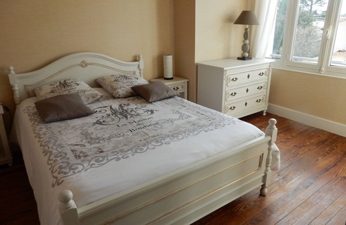 Romans-sur-Isere Bed & Breakfast | Le Clos de Musset, 2 ch-tele-garden-parking - Nature in the city