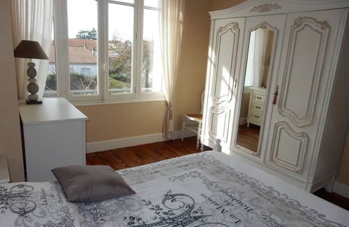 Romans-sur-Isere Bed & Breakfast | Le Clos de Musset, 2 ch-tele-garden-parking - Nature in the city