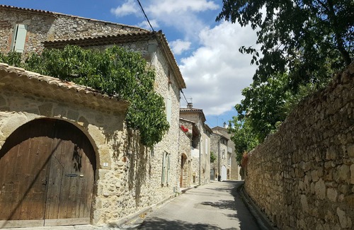 Saint-Dezery Cottage | Le Clos Massadau, former home of shepherd