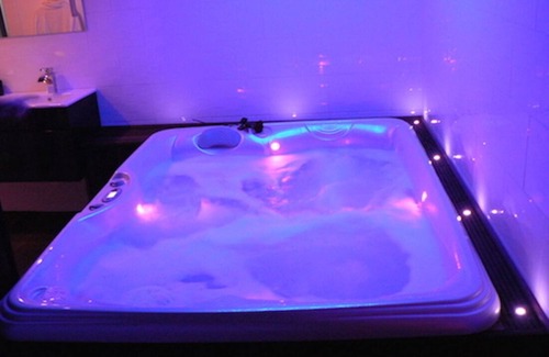 Plelan-le-Grand House | Le Cocon Enchanteur: a private gîte/JACUZZI/romantic night for two