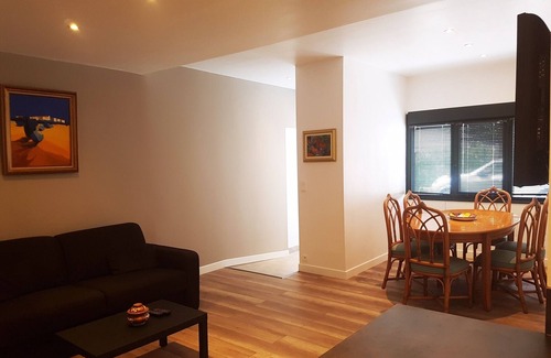 Meaux Apartment | le cocon meldois, In a quiet residential area, in the center of Meaux