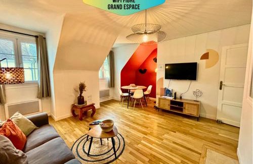 Centre Ville Apartment | Le Corneille - Idéal Pros & Couples - Centre historique - À pied Château 5min-Gare 10min - Au calme - Fibre - Parking du Château gratuit 5min à pied