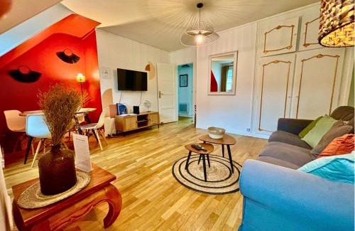 Centre Ville Apartment | Le Corneille - Idéal Pros & Couples - Centre historique - À pied Château 5min-Gare 10min - Au calme - Fibre - Parking du Château gratuit 5min à pied