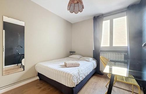 5th Arrondissement Apartment | Le Cosy Genin - 3 Chambres Bureaux Parking