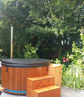 Saint-Christophe-sur-Conde House | Le Cottage Exotique du Lutin Many & son bain nordique