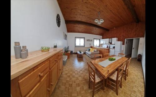 Saint-Jean-Soleymieux Apartment | Le Cruzillou