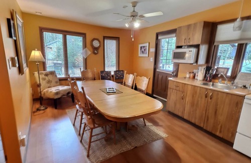 Frampton Ski Chalet | Le Domaine de l'Étang, Superior Chalet: 6 adults and 2 children