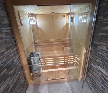 Saint-Laurent-d'Olt House | Le domaine du Bez la grange piscine,sauna,hammam,spa en aubrac