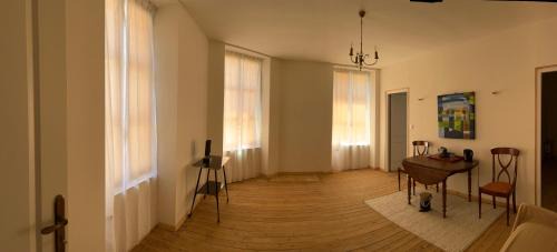 Le Dorat House | Le Dorat Bright & Quiet