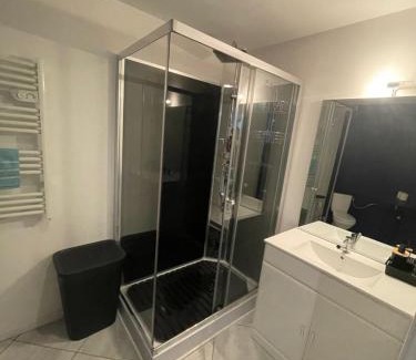 Paroy-sur-Tholon Apartment | Le Familiale climatisé & Wi-fi