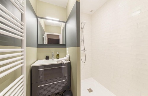 Laval Apartment | Le Ficus - Appartement refait à neuf, Laval centre