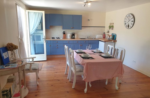 Fumel Cottage | Le Figuier, one of a pair of charming stylish gîtes in a tranquil rural location