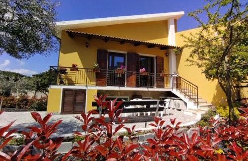 Cossoine Apartment | Le fresie