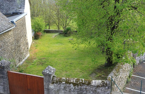 Palmas-d'Aveyron House | Le gîte de la glycine, renovated house, terrace with magnificent view, enclosed garden