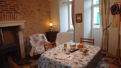 Le Menoux House | Le Gîte du Hérisson, Gîte de charme et de confort