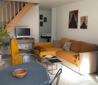 Lanmeur House | Le gîte Marie-Galante : Belle maison d'hôtes avec accès piscine en été