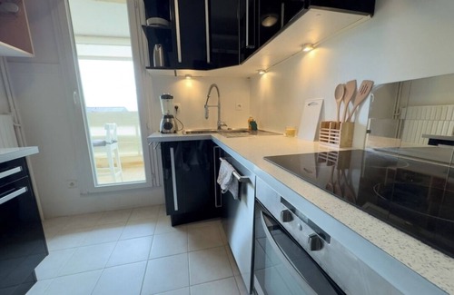 Ornex Apartment | Le Genève-Parking Garage & Balcony-air-conditioned
