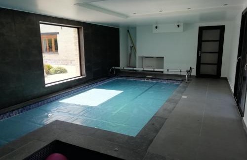 La Bassee Apartment | Le gite du chtihameau avec piscine intérieure privative, selon date