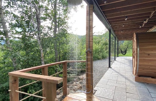 L'Anse-Saint-Jean Ski Chalet | Le Harfång - Vue imprenable - Sauna - 3min du Mont