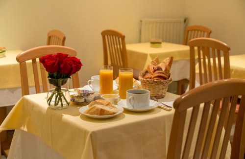 Vincennes Hotel | Le Home