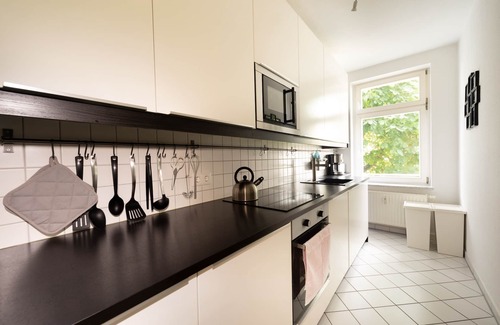 Plagwitz Apartment | LE Home: Quiet 2-room flat w/balcony+parking. Top location!