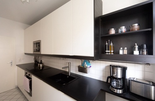 Plagwitz Apartment | LE Home: Quiet 2-room flat w/balcony+parking. Top location!