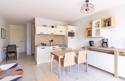 Azille Apartment | Le Jouarres - Appt climatisé avec piscine partagée