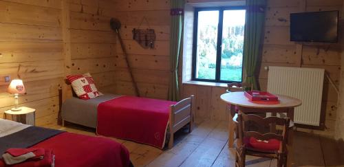 Bonlieu House | Le Jura en toutes saisons Piscine, SPA, location VTT, balades 2cv, climatisation