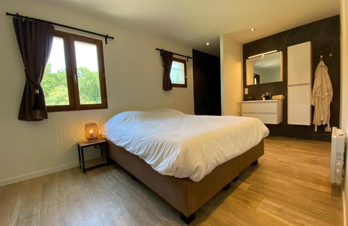 Lacapelle-Marival House | Le Lac Bleu 21