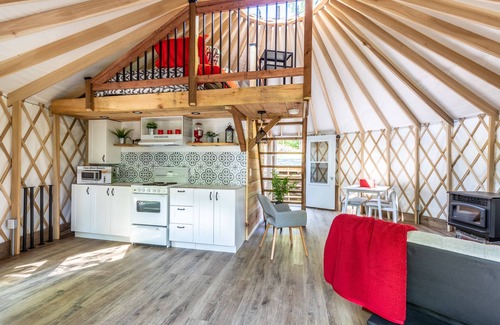 Notre-Dame-du-Laus Ski Chalet | Le Lièvre Luxury Yurt