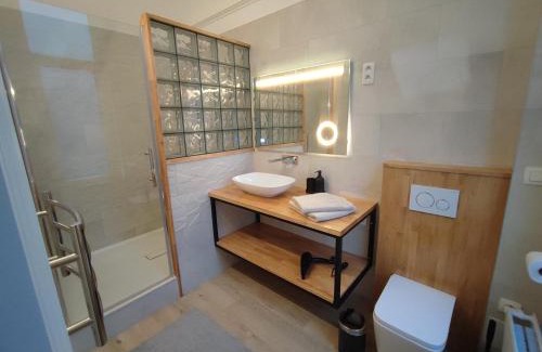 Saint-Laurent Apartment | Le Liégeois - proche centre - Maison de maître
