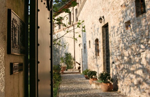 Bovara Apartment | Le Logge di Silvignano - Apt. Baltimora - Garden & Pool Private Terrace - For 2