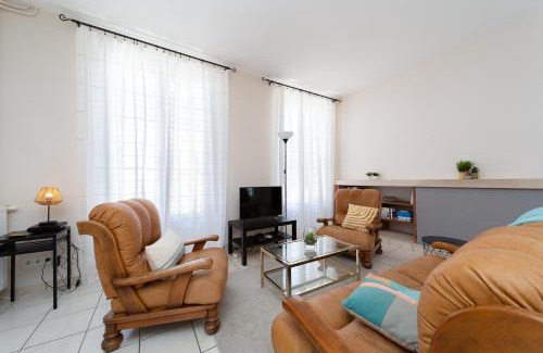 Saint-Androny House | Le Logis du Clocher - jardin & wifi - Chelona'Loc