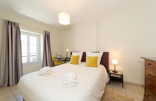 Saint-Androny House | Le Logis du Clocher - jardin & wifi - Chelona'Loc