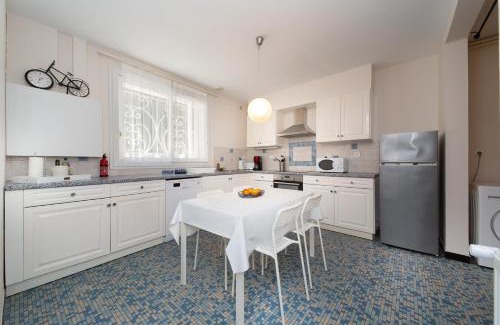 Saint-Androny House | Le Logis du Clocher - jardin & wifi - Chelona'Loc