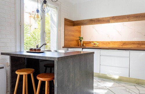 La Lunette Apartment | Le Lovely - One Bedroom Apartment, Sleeps 4