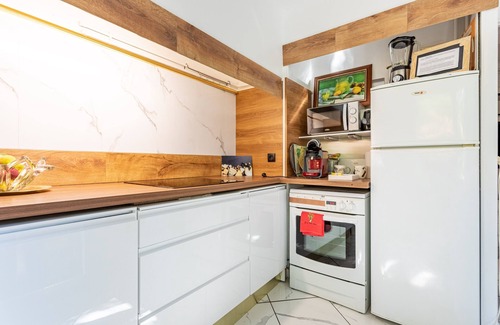 La Lunette Apartment | Le Lovely - One Bedroom Apartment, Sleeps 4